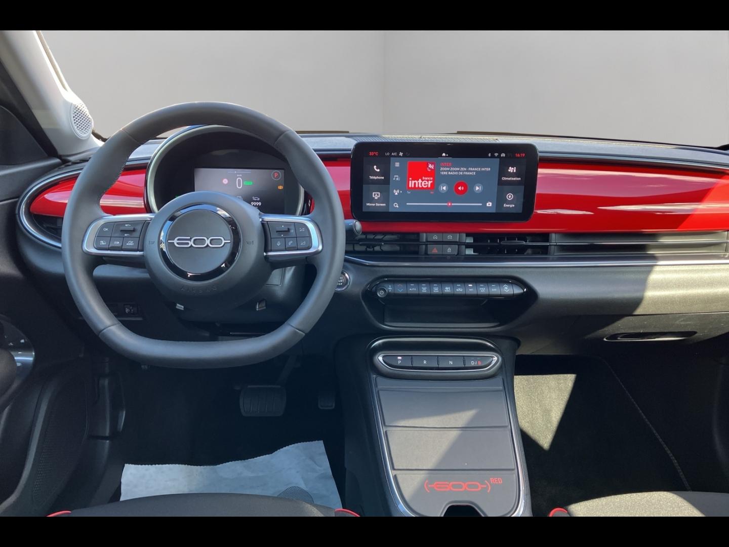 Image FIAT 600 e 156ch 54kWh Red