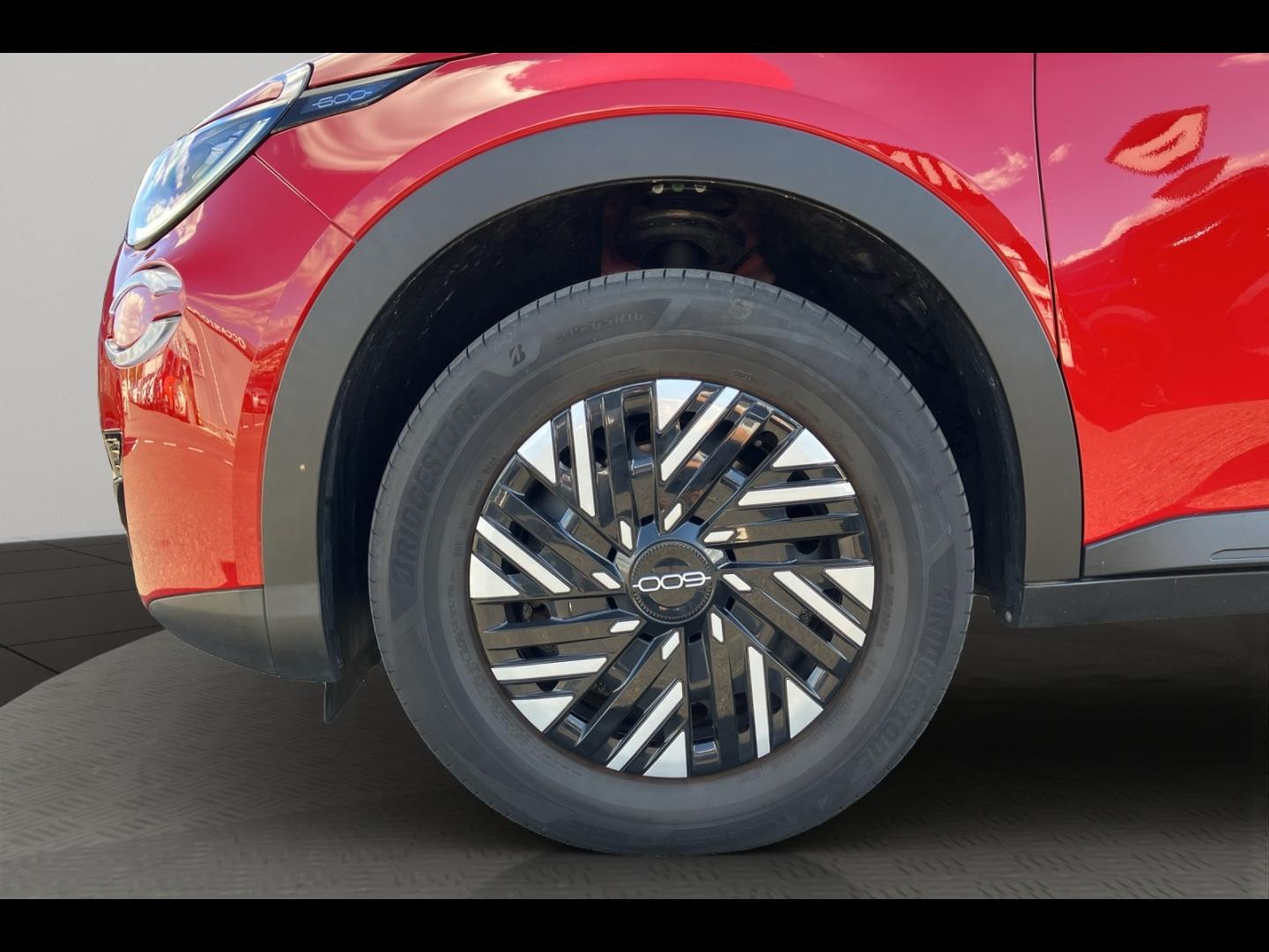 Image FIAT 600 e 156ch 54kWh Red