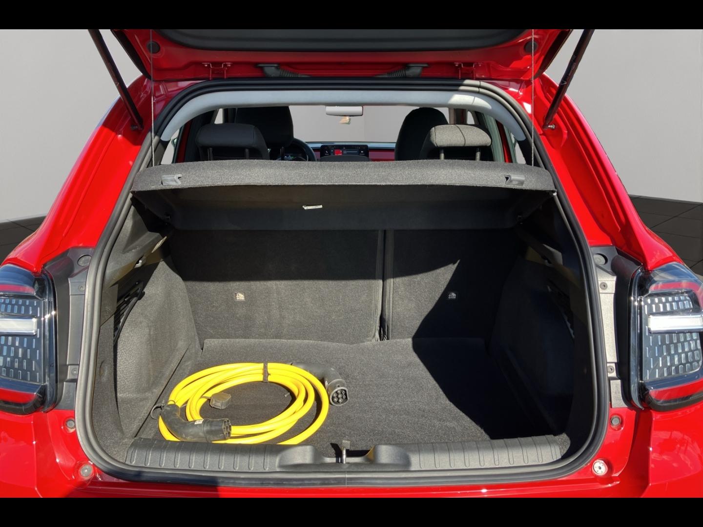 Image FIAT 600 e 156ch 54kWh Red