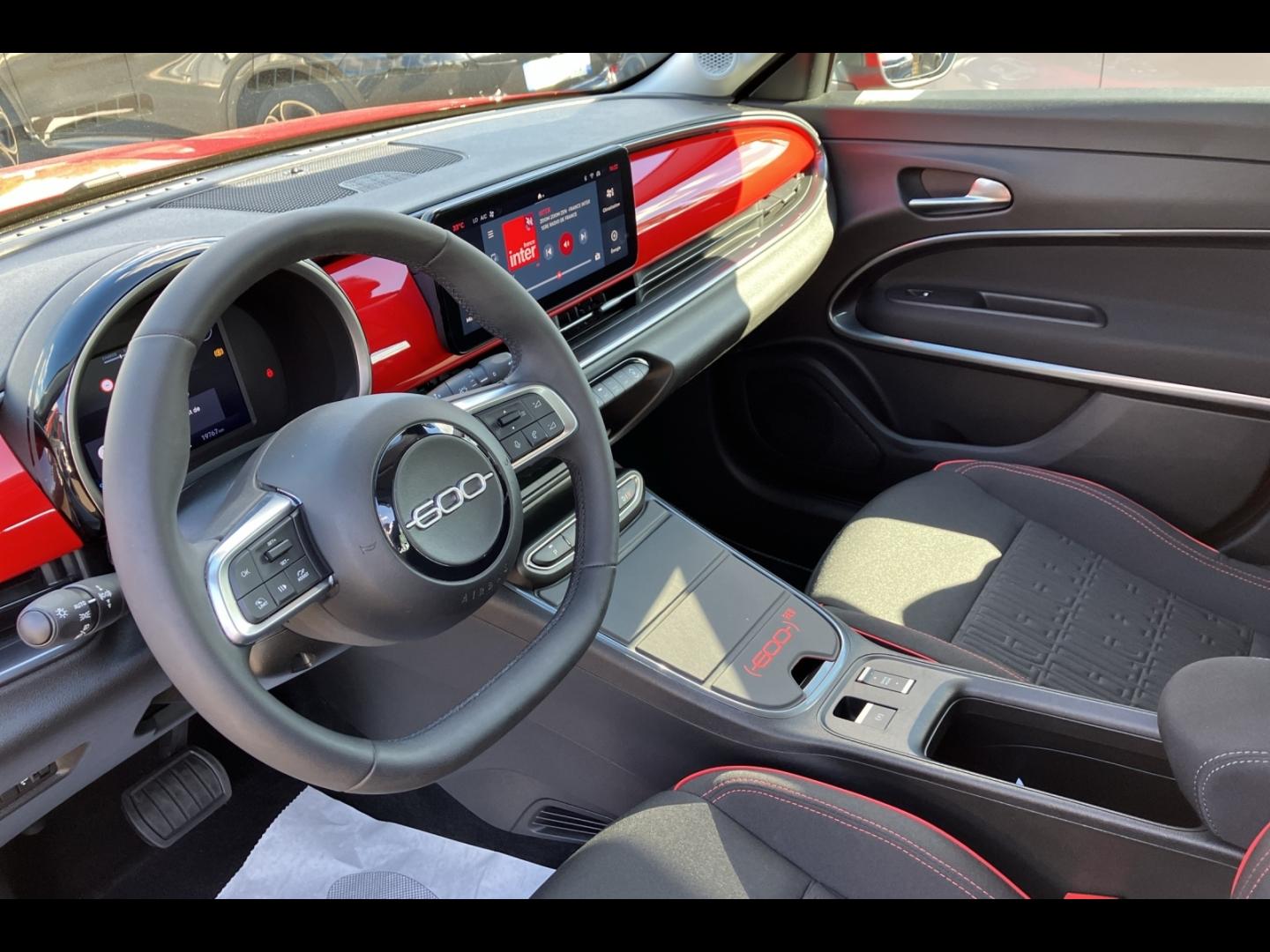 Image FIAT 600 e 156ch 54kWh Red