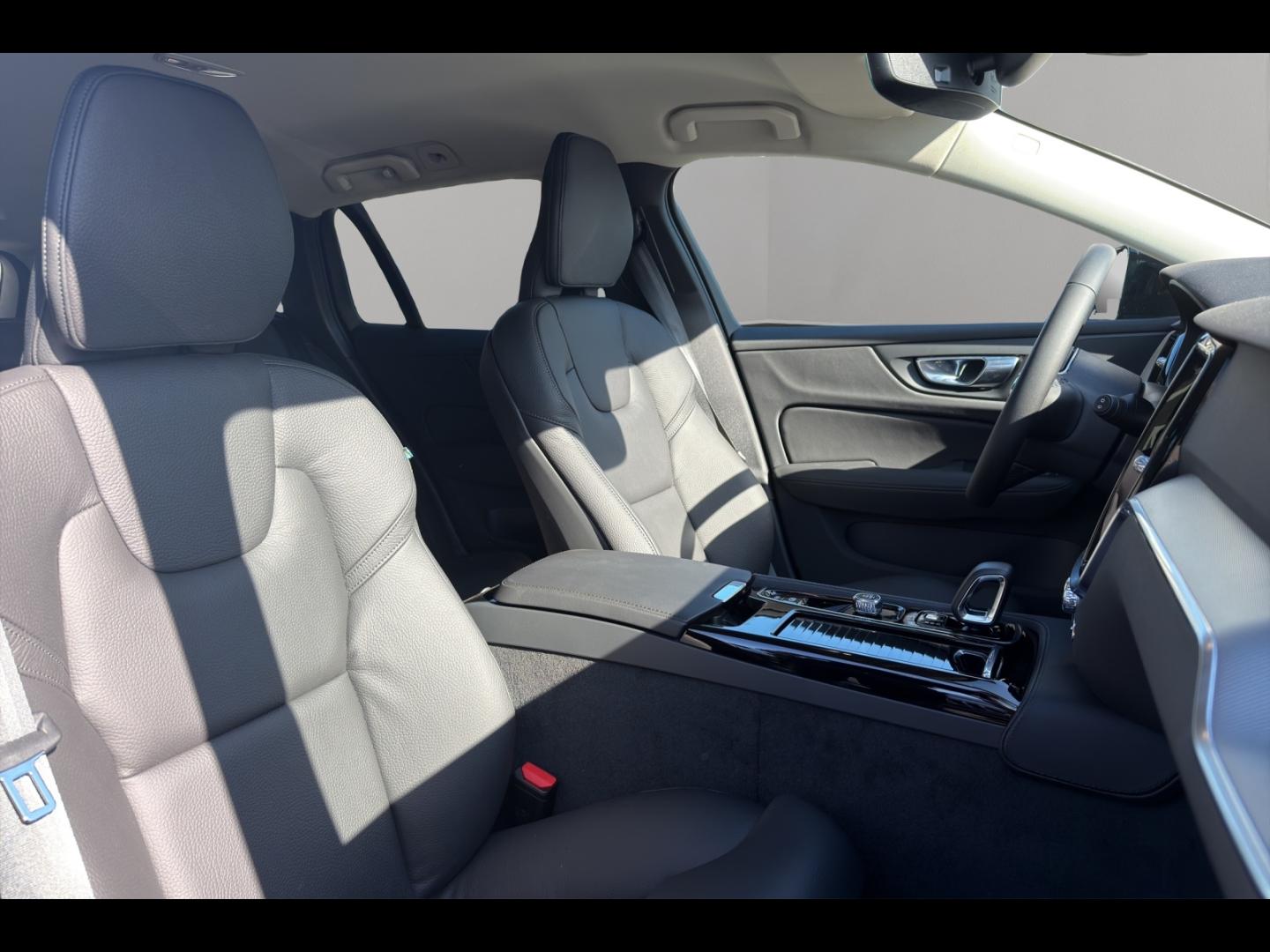 Image VOLVO V60 T6 AWD 180+156ch Plus Style Dark Geartronic 8