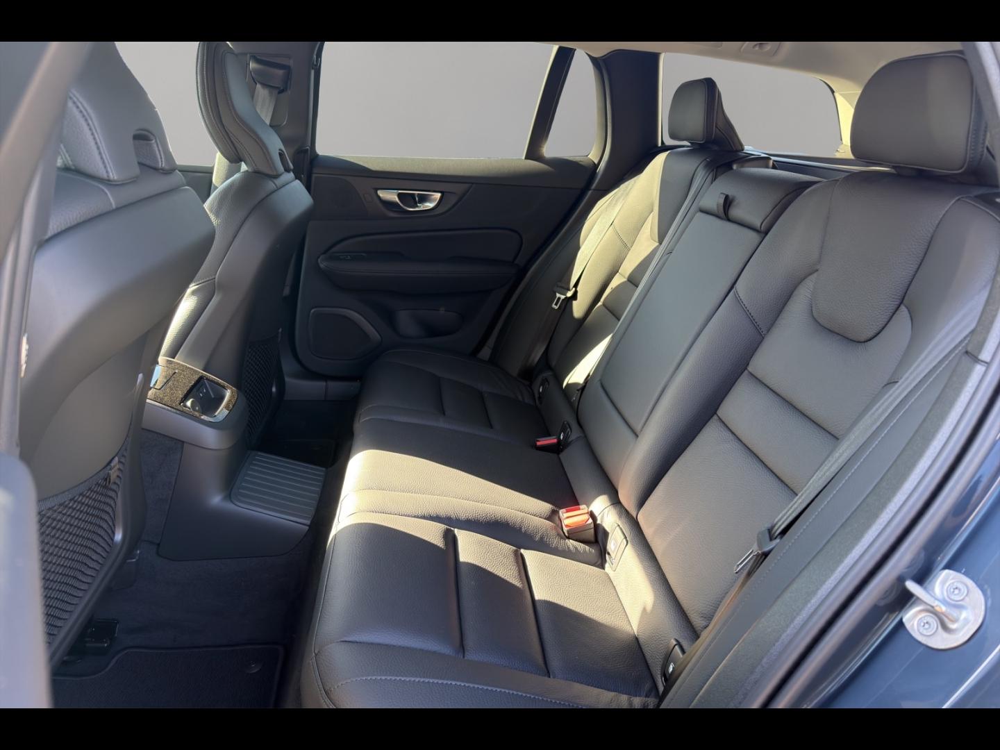 Image VOLVO V60 T6 AWD 180+156ch Plus Style Dark Geartronic 8