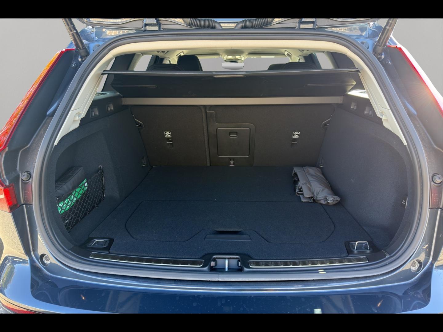 Image VOLVO V60 T6 AWD 180+156ch Plus Style Dark Geartronic 8