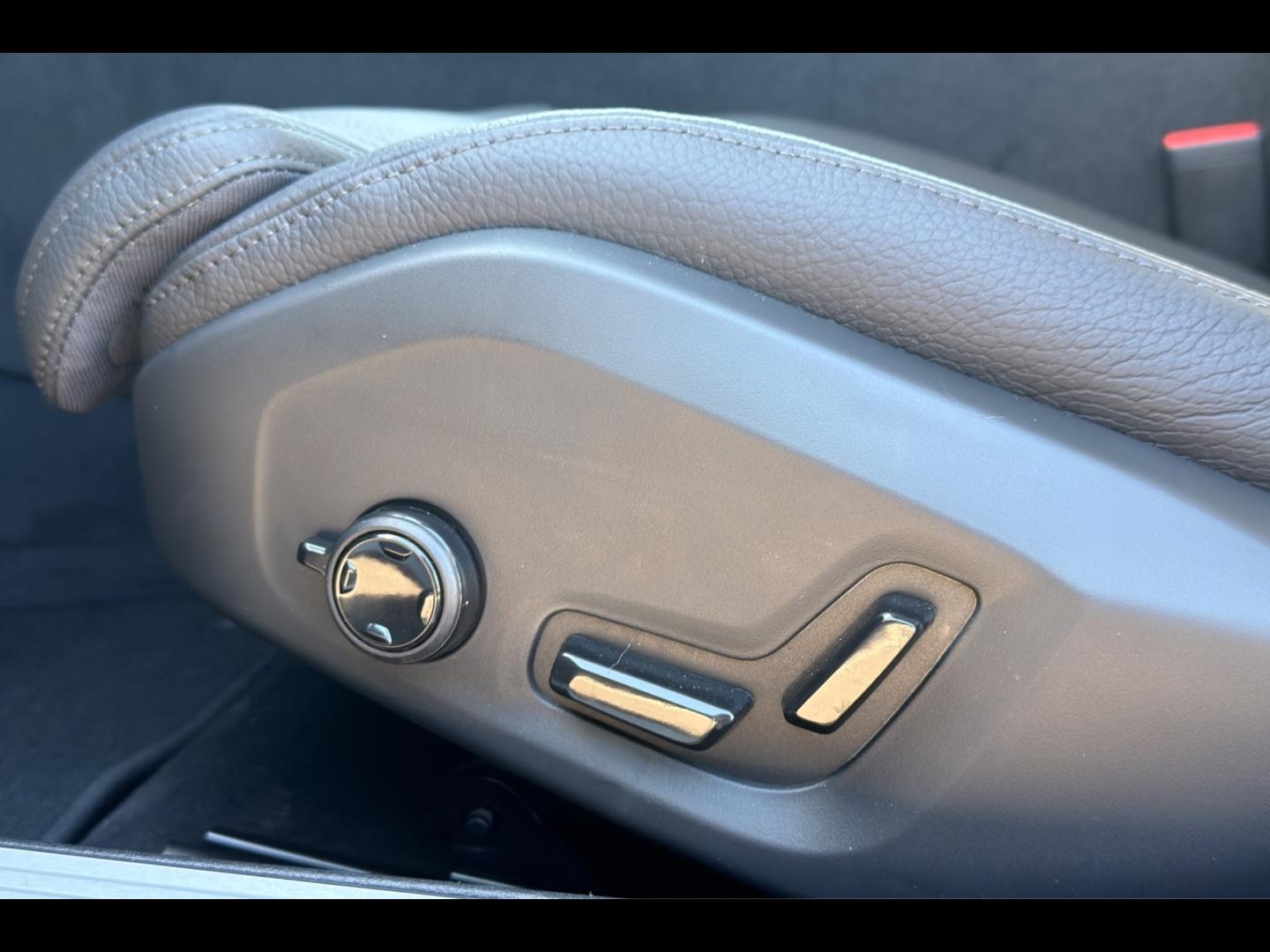 Image VOLVO V60 T6 AWD 180+156ch Plus Style Dark Geartronic 8