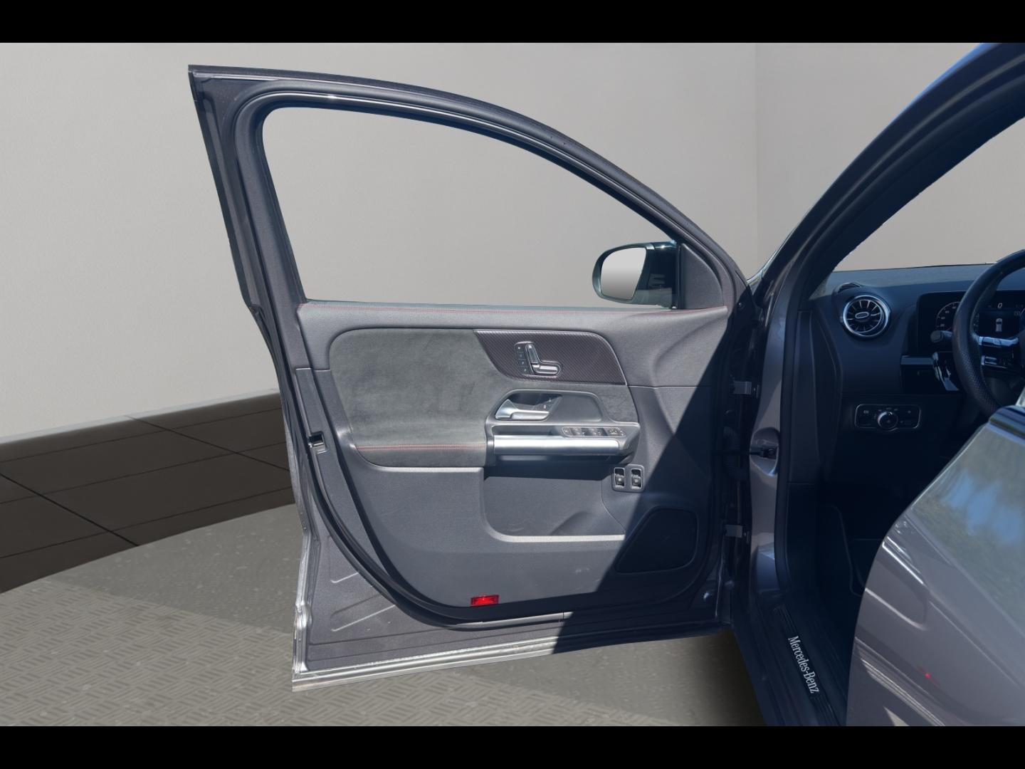 Image MERCEDES-BENZ GLA 250 e 218ch AMG Line 8G-DCT