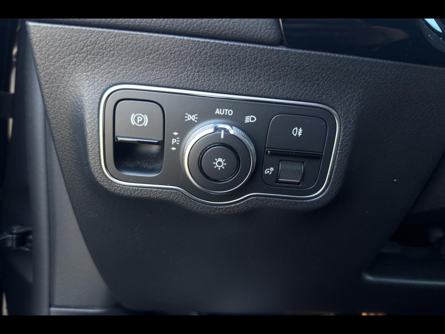Image MERCEDES-BENZ GLA 250 e 218ch AMG Line 8G-DCT