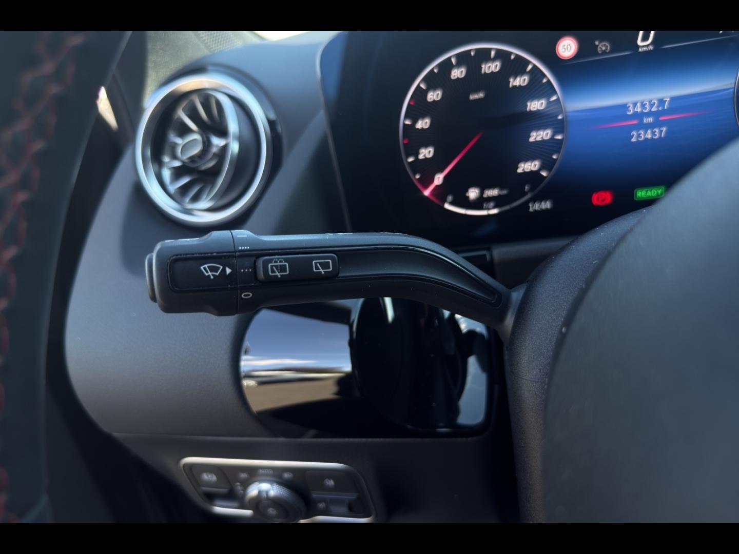 Image MERCEDES-BENZ GLA 250 e 218ch AMG Line 8G-DCT