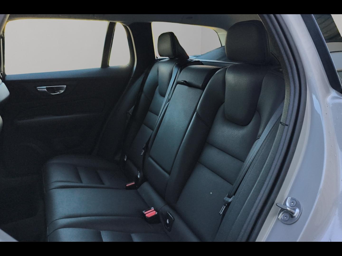 Image VOLVO V60 B4 197ch Plus Style Dark DCT 7