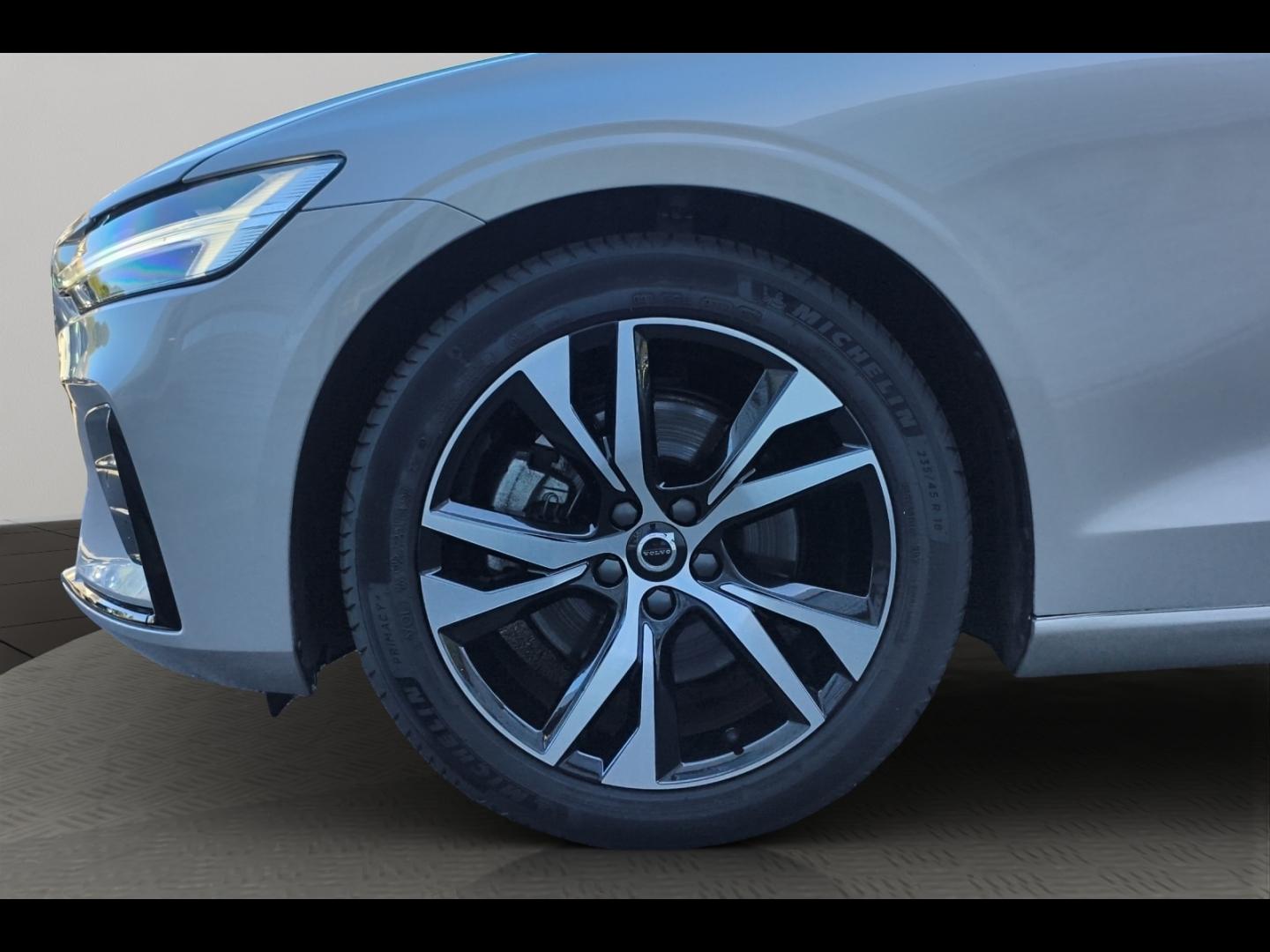 Image VOLVO V60 B4 197ch Plus Style Dark DCT 7