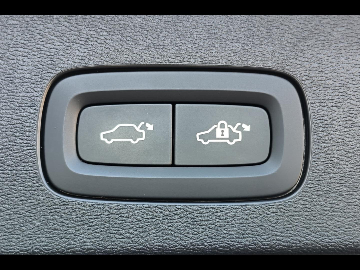 Image VOLVO V60 B4 197ch Plus Style Dark DCT 7