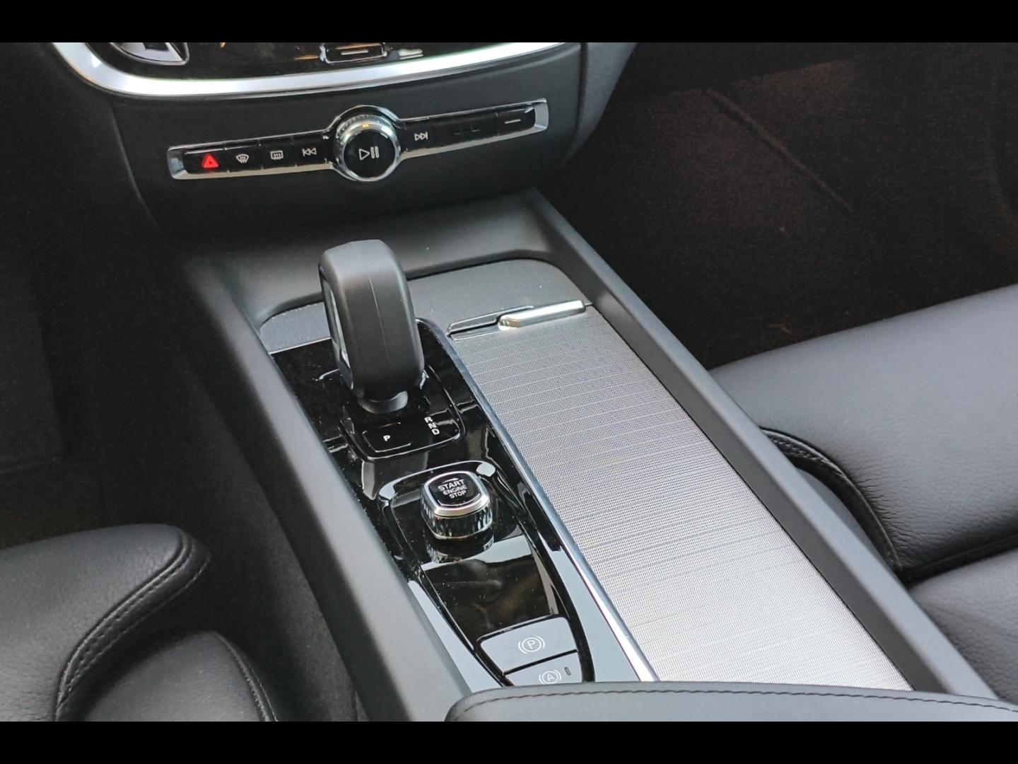 Image VOLVO V60 B4 197ch Plus Style Dark DCT 7