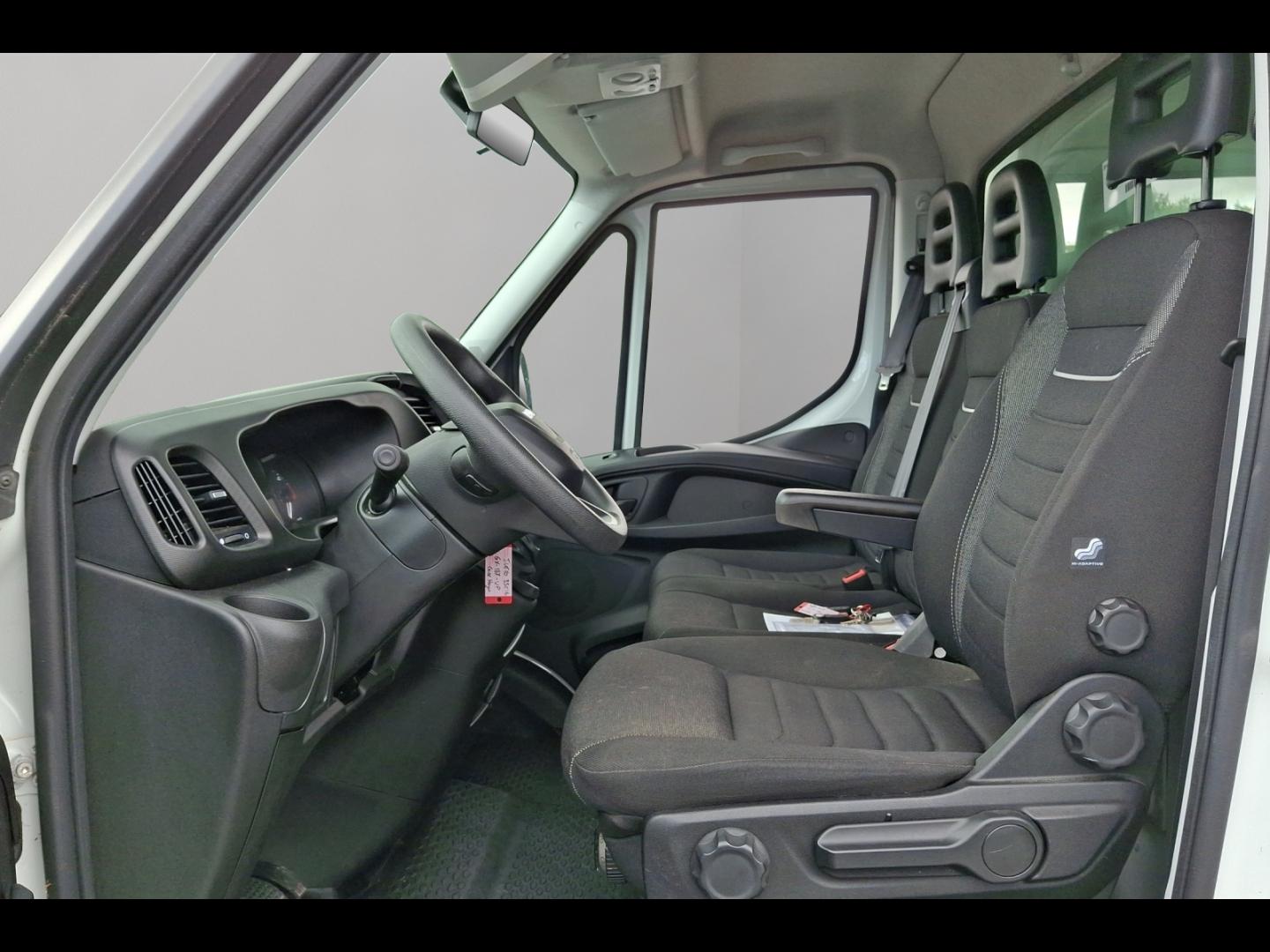 Image IVECO Daily CCb 35C16H empt 4100 3.0 CAISSE HAYON