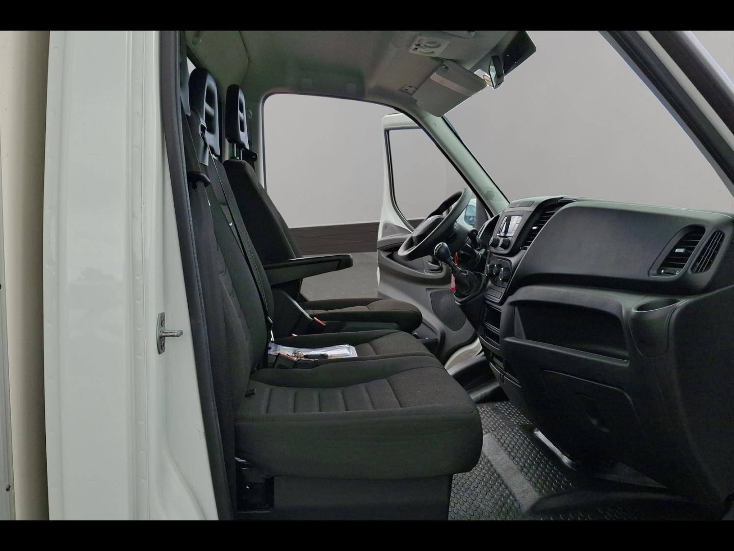 Image IVECO Daily CCb 35C16H empt 4100 3.0 CAISSE HAYON