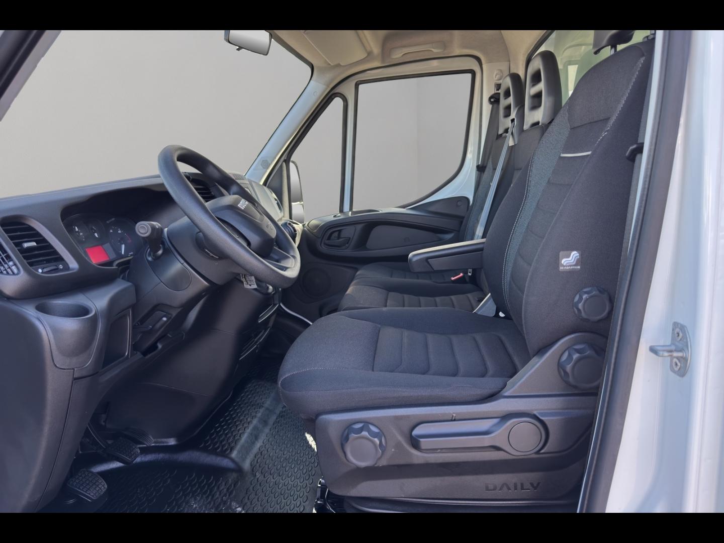 Image IVECO Daily CCb 35C16H empattement 4100 3.0