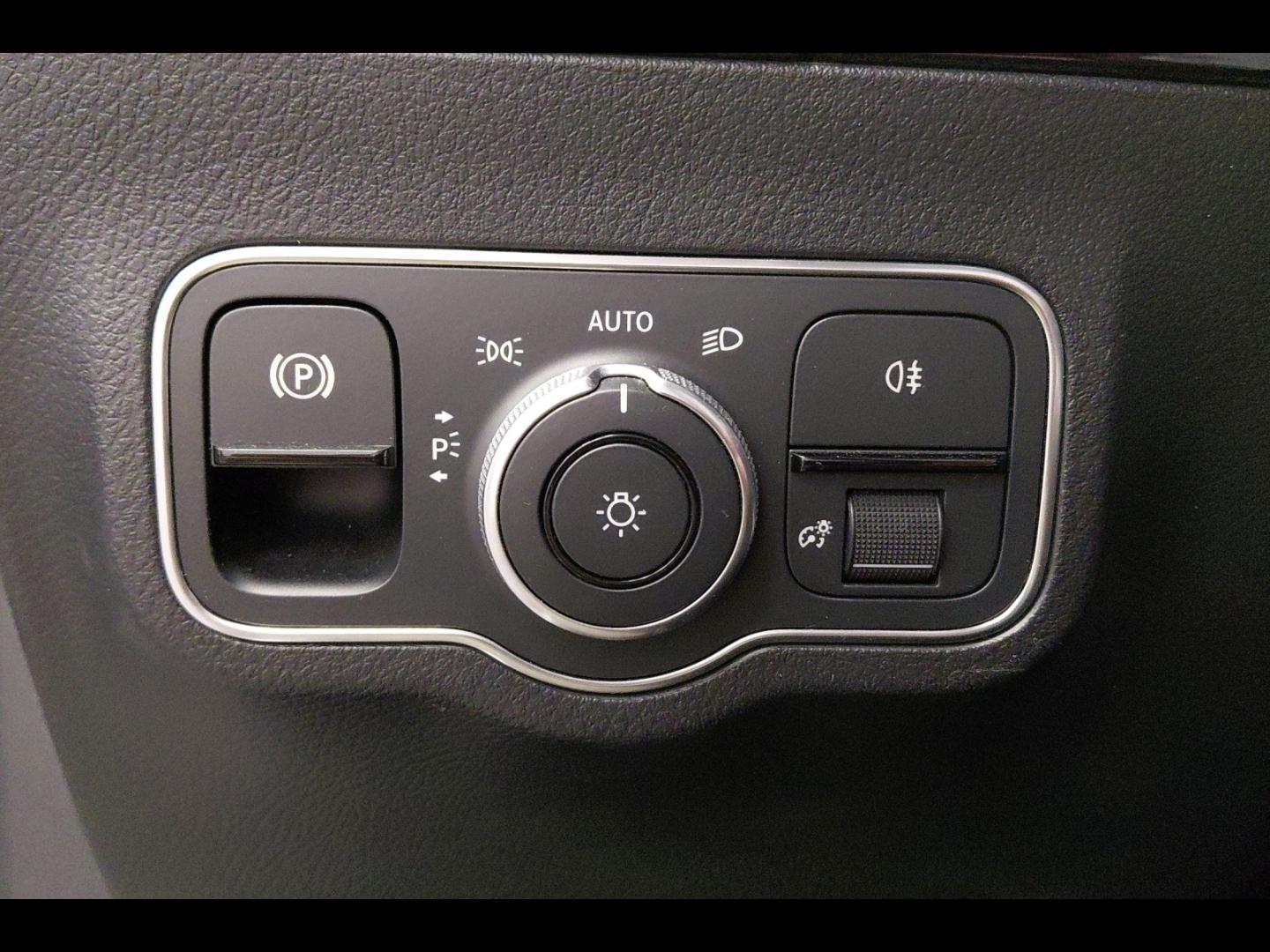 Image MERCEDES-BENZ GLA 200 d 150ch AMG Line 8G-DCT