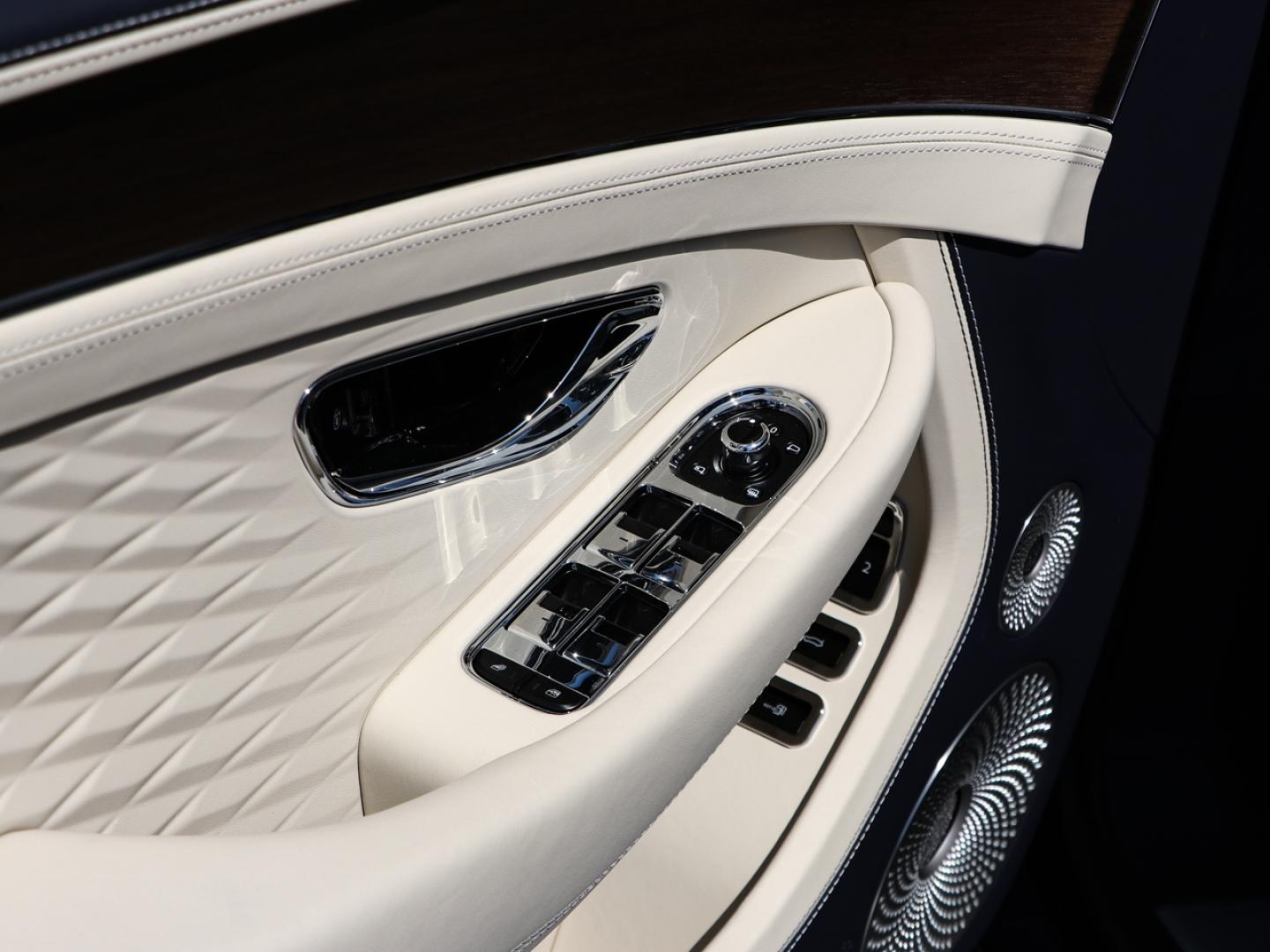 Image BENTLEY CONTINENTAL GT Azure V8 Hybrid 680ch