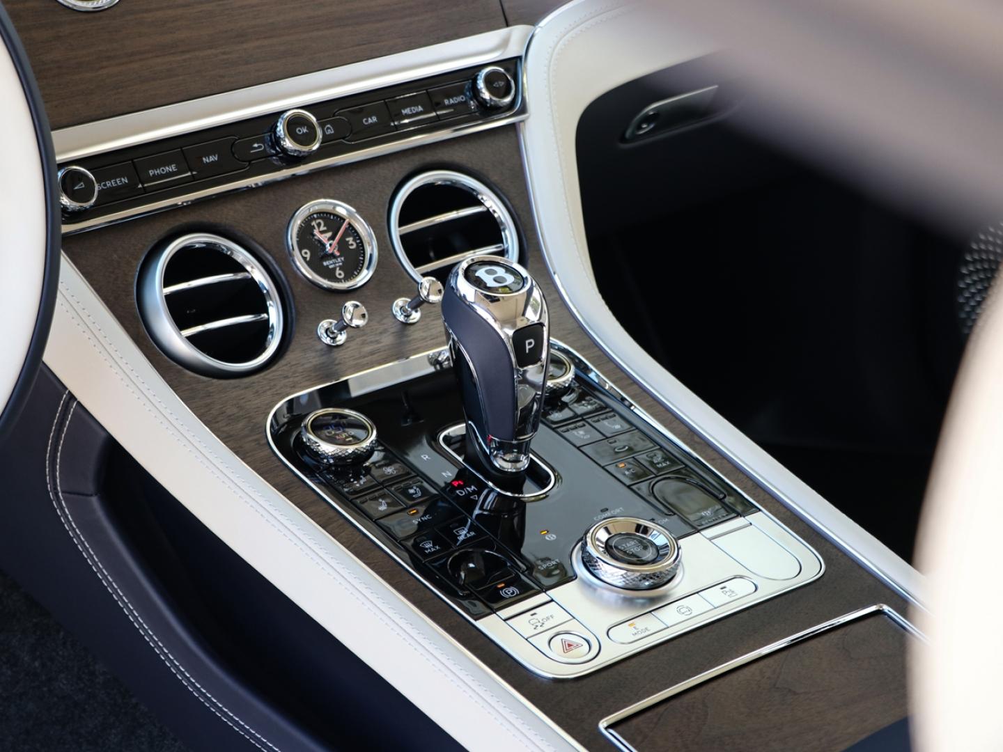 Image BENTLEY CONTINENTAL GT Azure V8 Hybrid 680ch