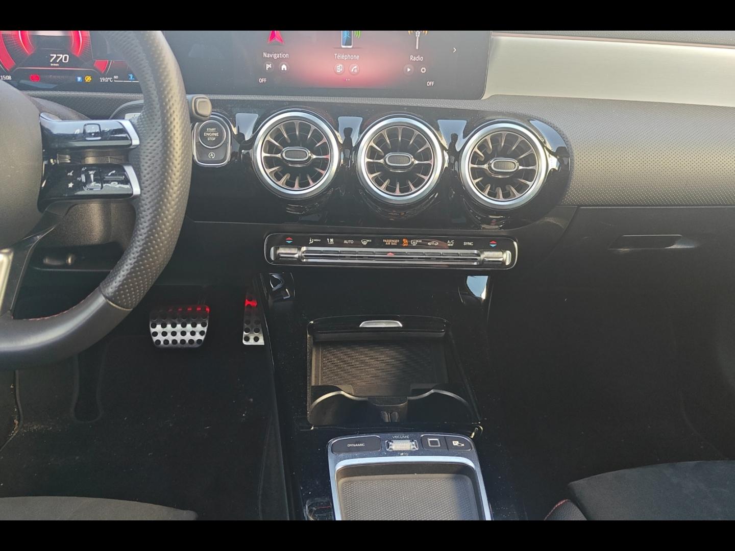 Image MERCEDES-BENZ Classe A 180 d 116ch AMG Line 8G-DCT