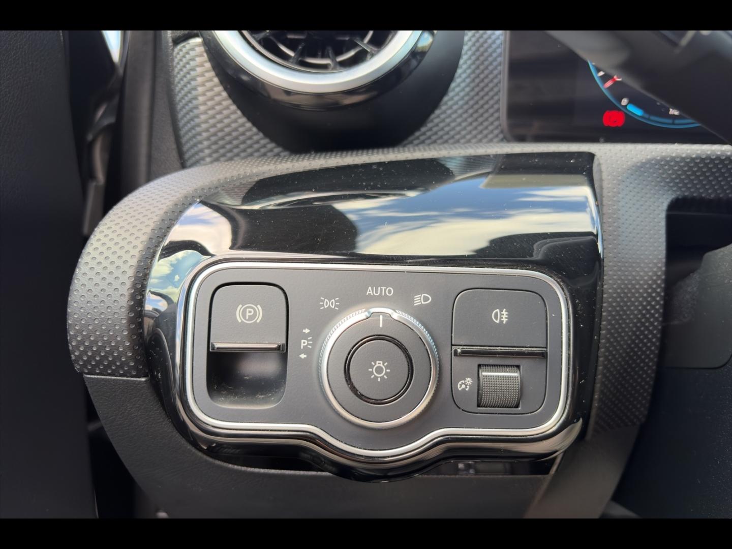 Image MERCEDES-BENZ Classe A 180 d 116ch Progressive Line 8G-DCT