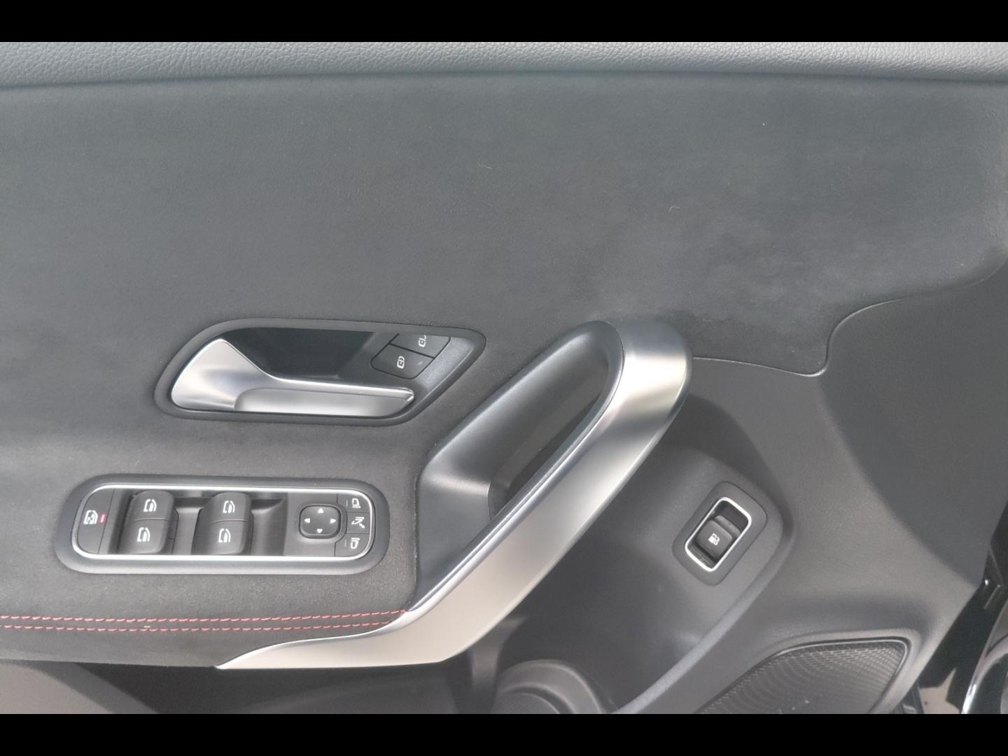 Image MERCEDES-BENZ Classe A 250 e 163+109ch AMG Line 8G-DCT