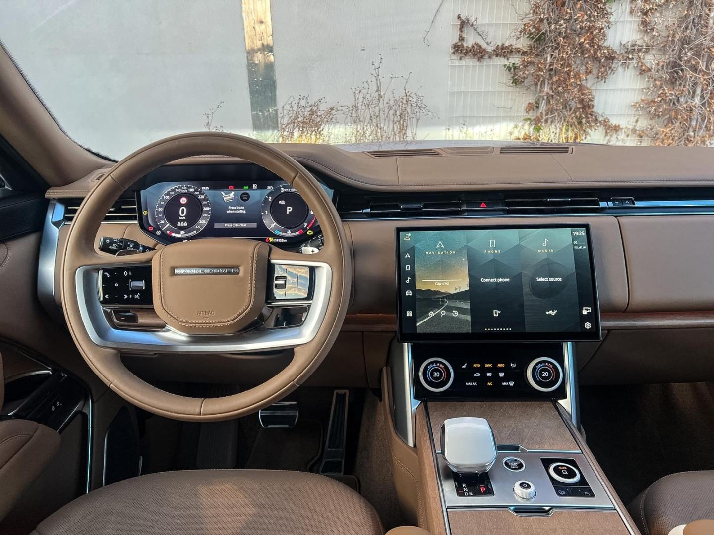 Image LAND-ROVER Range Rover 4.4 P615 615ch SV SWB