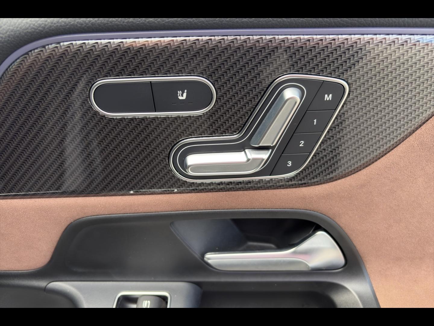 Image MERCEDES-BENZ GLA 200 d 150ch AMG Line 8G-DCT