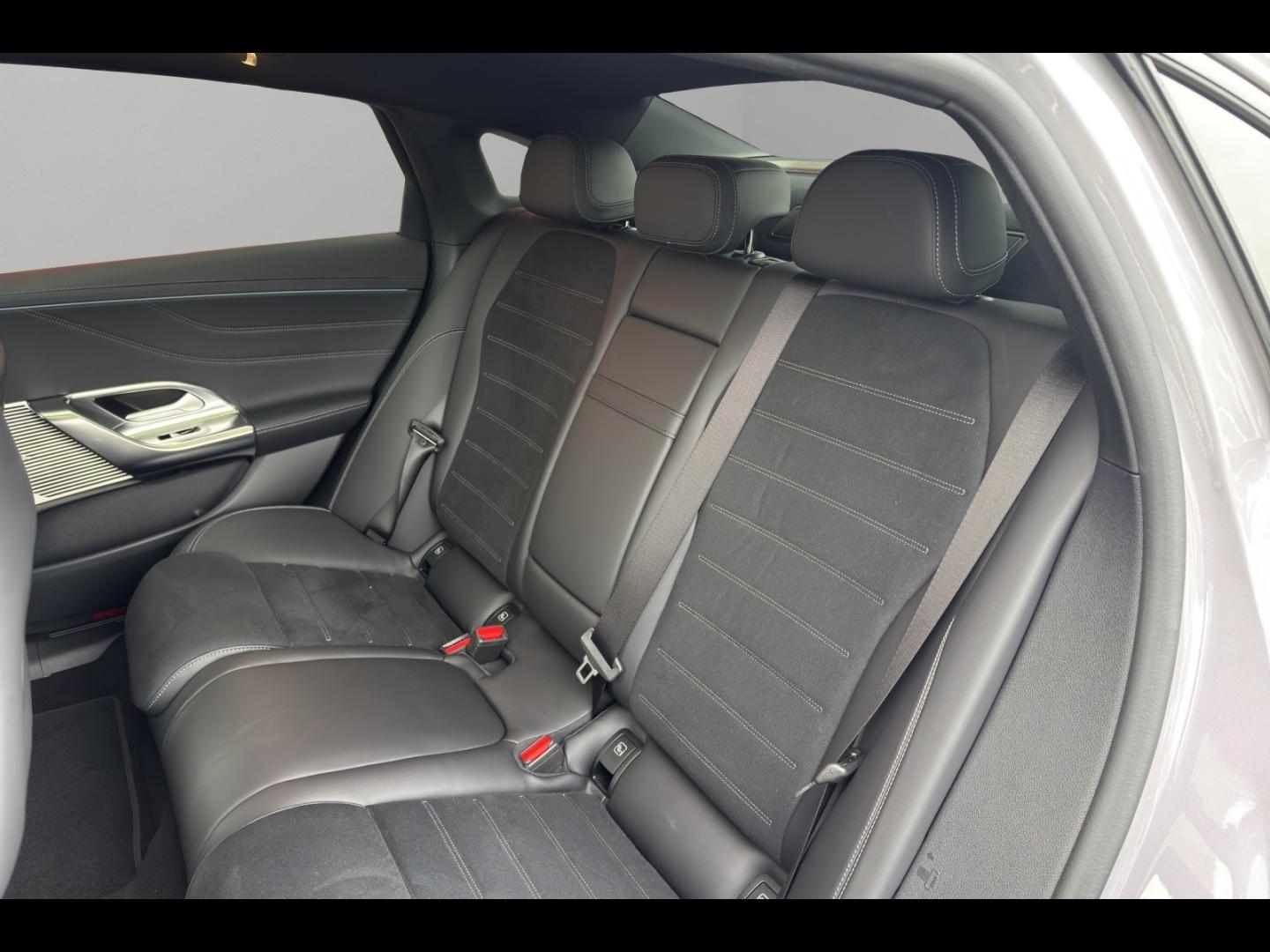 Image MERCEDES-BENZ Classe C 400 489ch 94,5kWh AMG Line 4Matic
