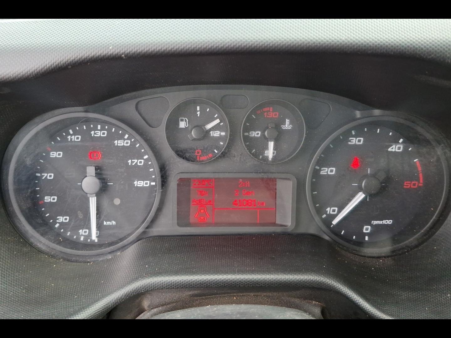 Image IVECO Daily CCb 35C16H empattement 3750 3.0 Tor Benne 2.90 et coffre