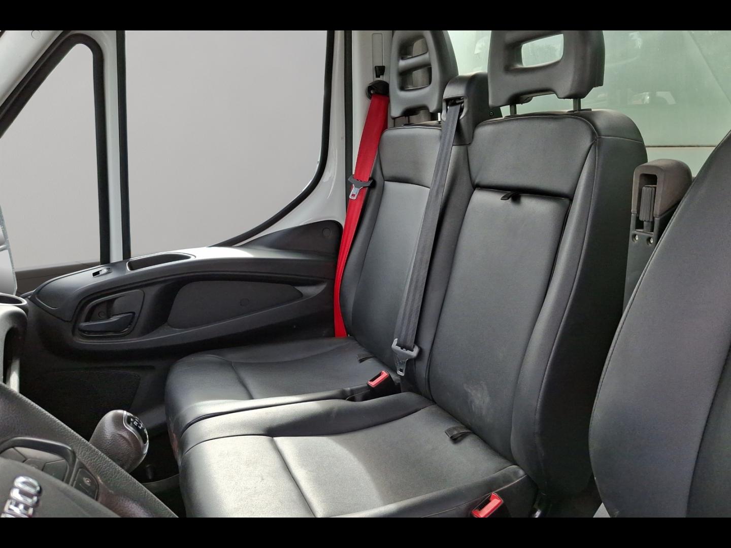 Image IVECO Daily CCb 35C16H empattement 3750 3.0 Tor Benne 2.90 et coffre