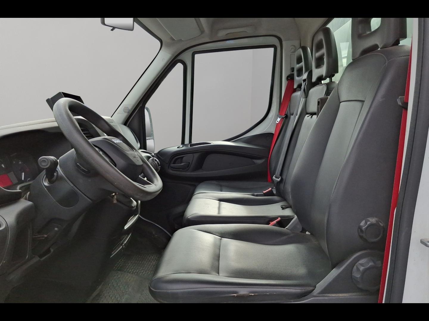 Image IVECO Daily CCb 35C16H empattement 3750 3.0 Tor Benne 2.90 et coffre