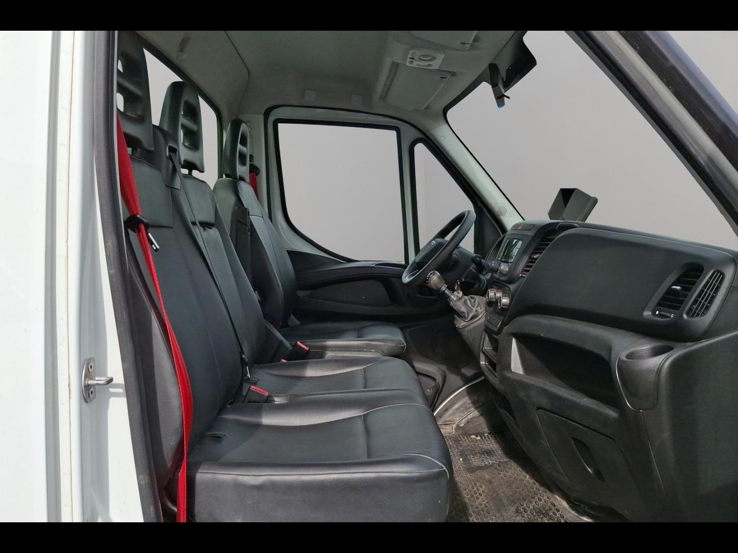 Image IVECO Daily CCb 35C16H empattement 3750 3.0 Tor Benne 2.90 et coffre