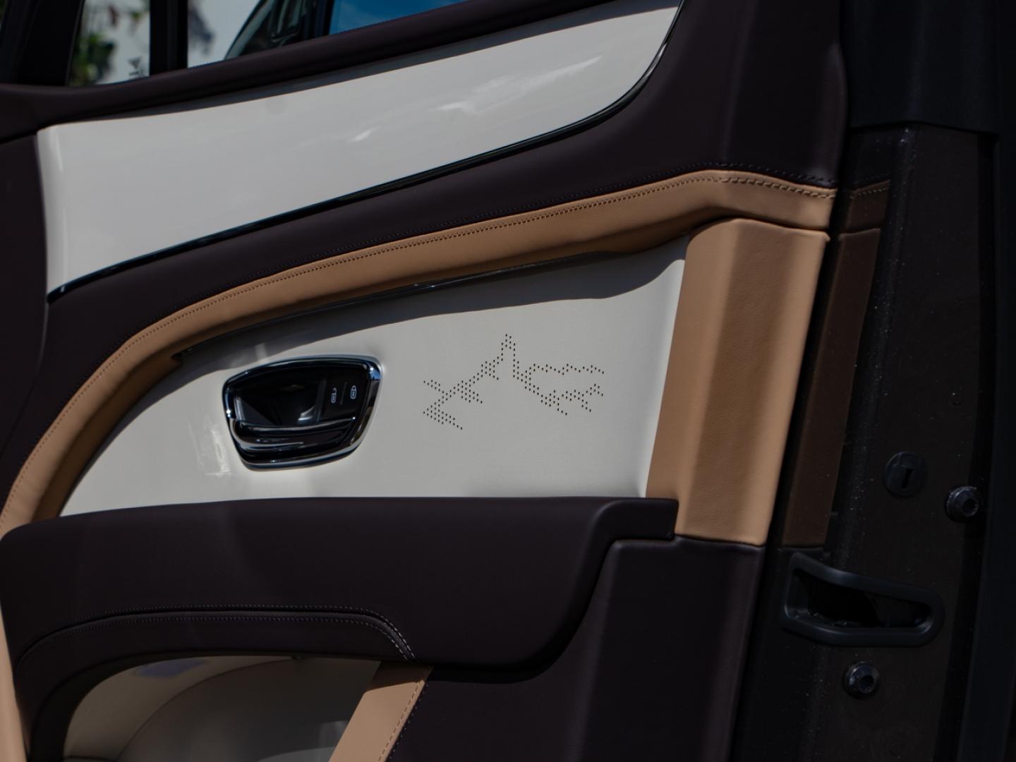 Image BENTLEY BENTAYGA EWB Artenara V8 4.0 550ch