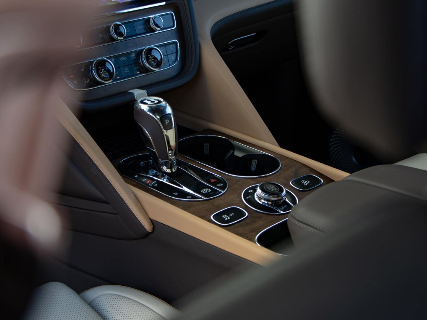 Image BENTLEY BENTAYGA EWB Artenara V8 4.0 550ch