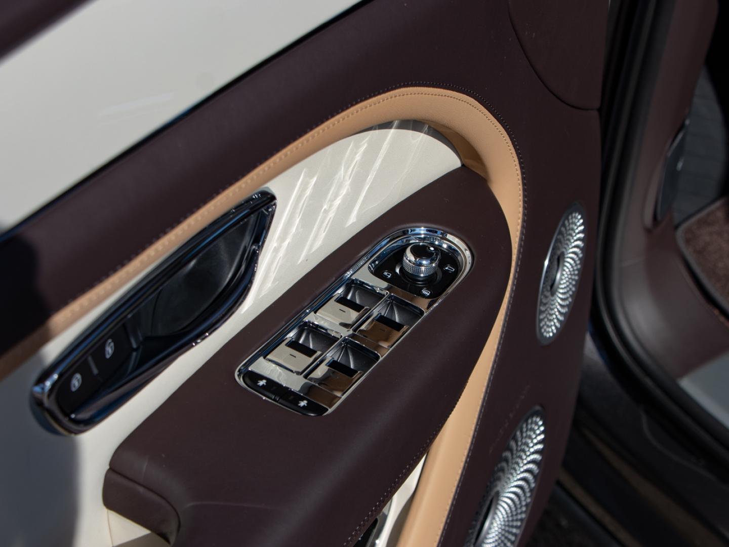 Image BENTLEY BENTAYGA EWB Artenara V8 4.0 550ch