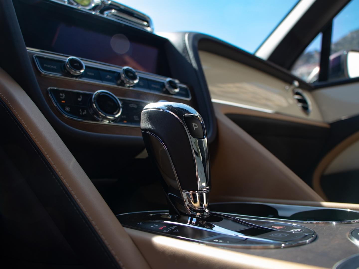 Image BENTLEY BENTAYGA EWB Artenara V8 4.0 550ch