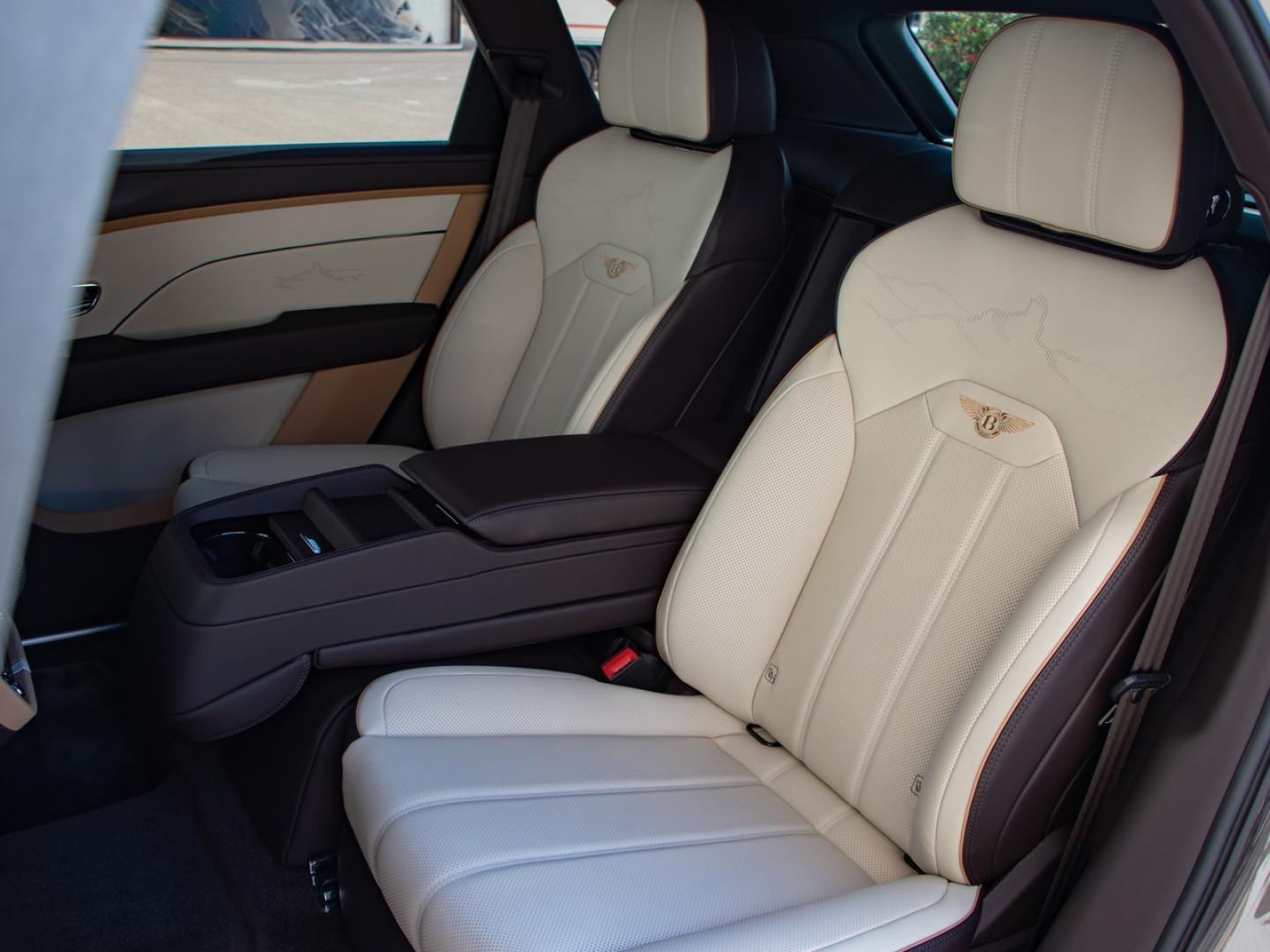 Image BENTLEY BENTAYGA EWB Artenara V8 4.0 550ch