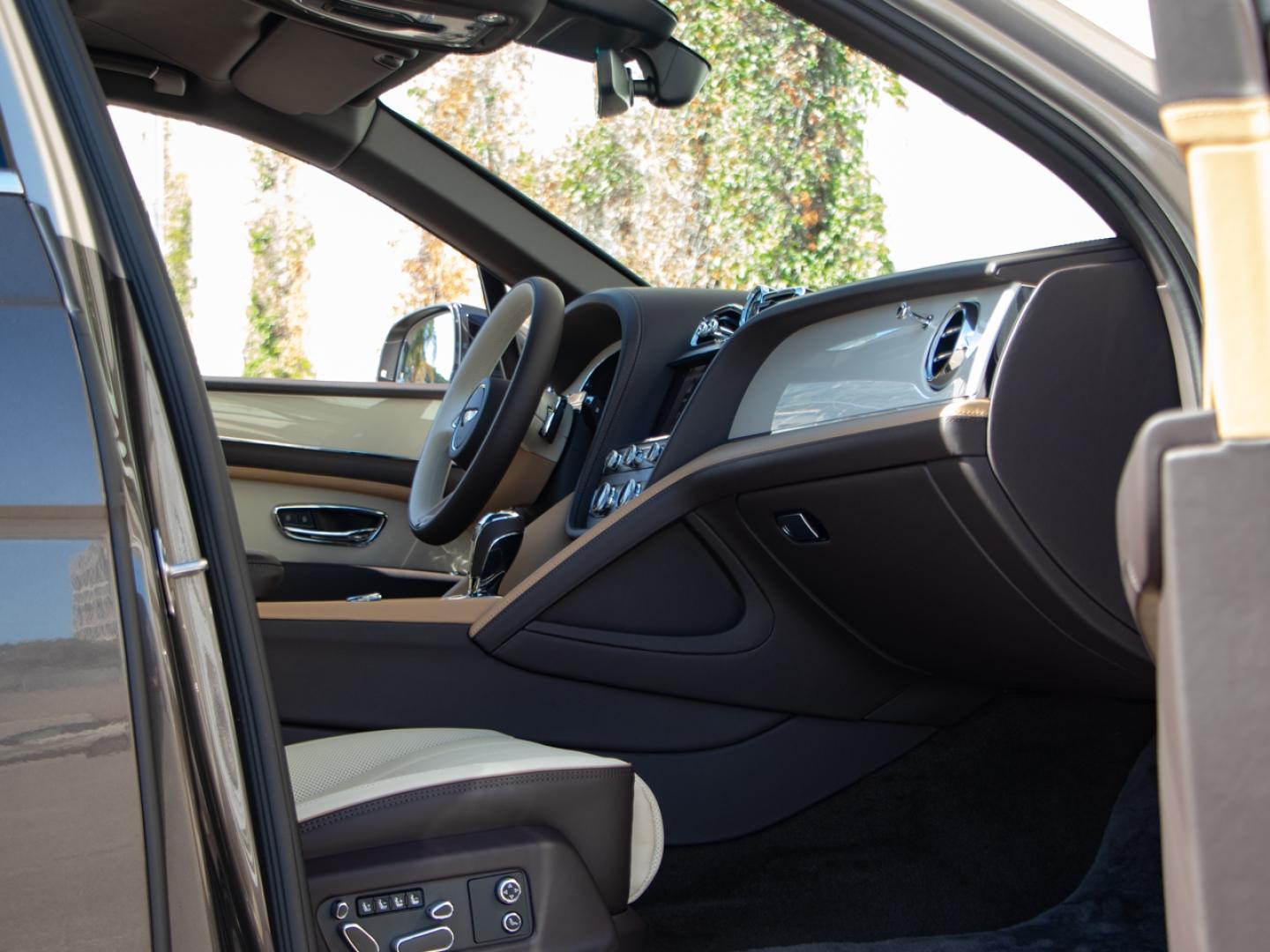 Image BENTLEY BENTAYGA EWB Artenara V8 4.0 550ch