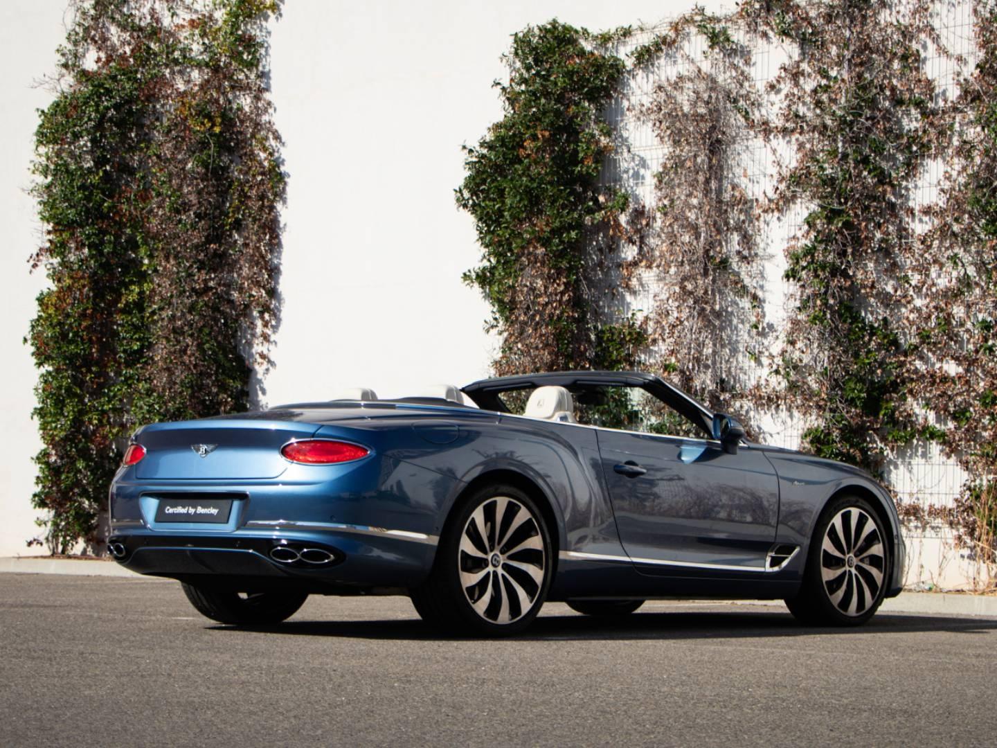 Image BENTLEY CONTINENTAL GTC Azure V8 4.0 550ch