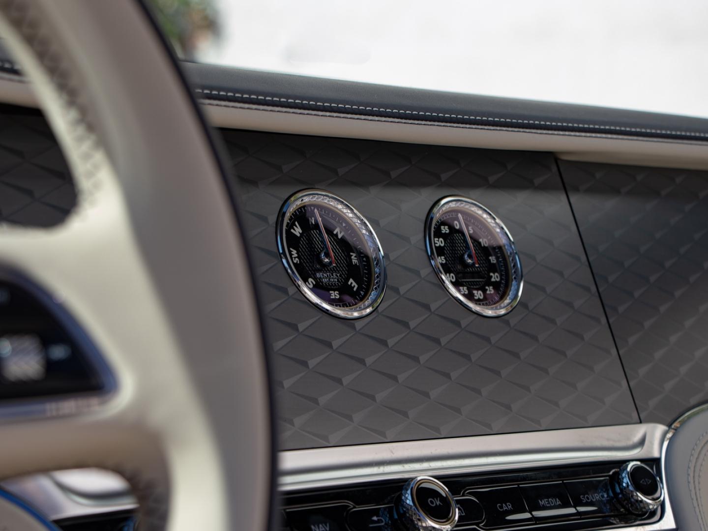 Image BENTLEY CONTINENTAL GTC Azure V8 4.0 550ch
