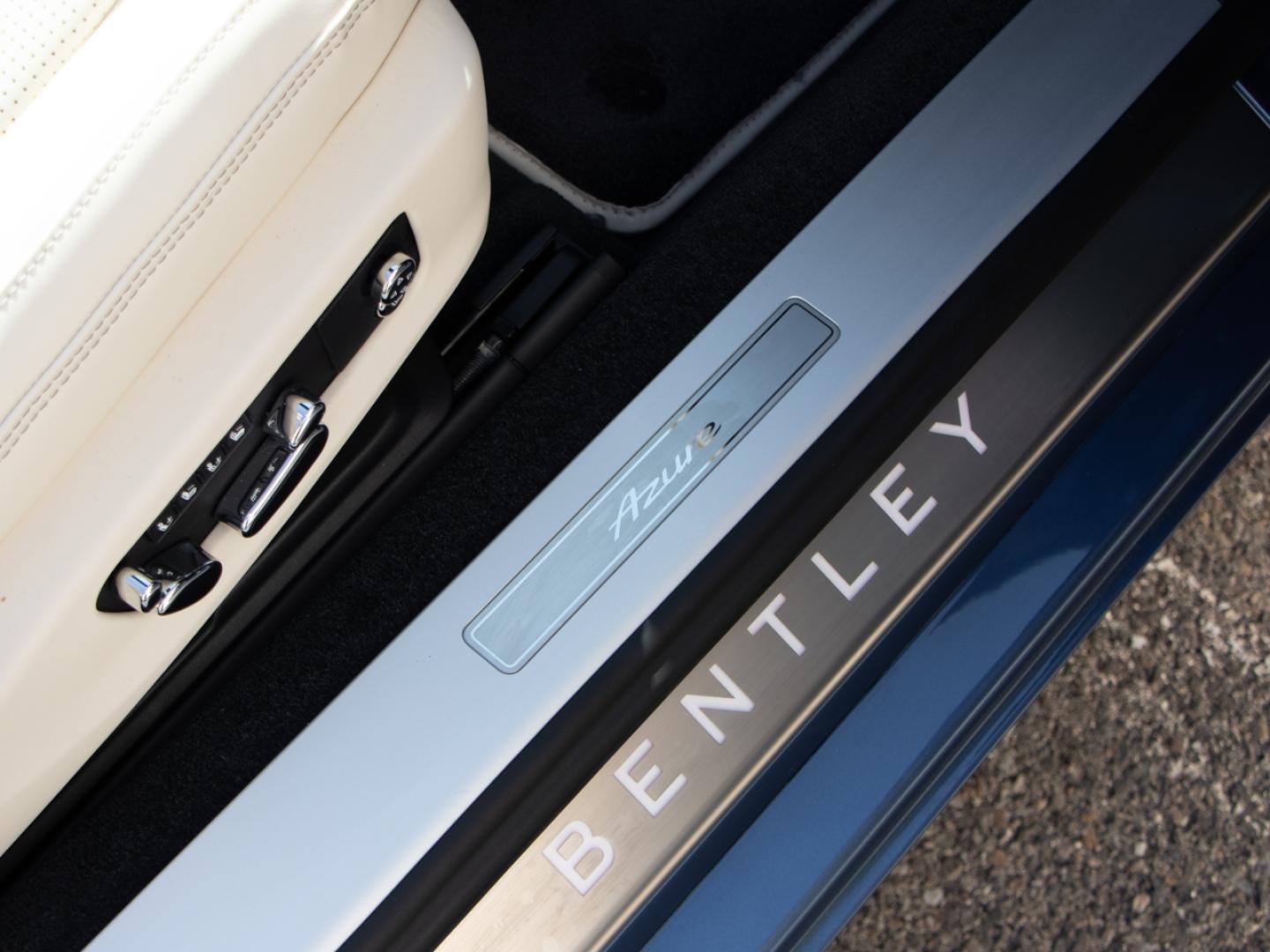 Image BENTLEY CONTINENTAL GTC Azure V8 4.0 550ch