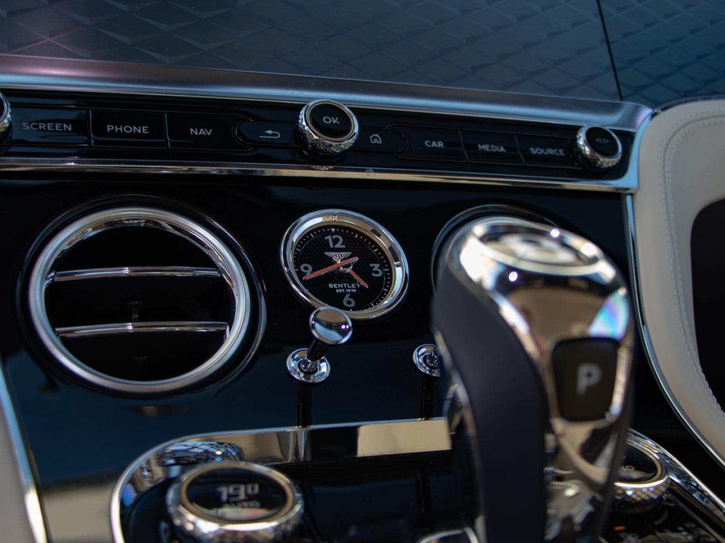 Image BENTLEY CONTINENTAL GTC Azure V8 4.0 550ch