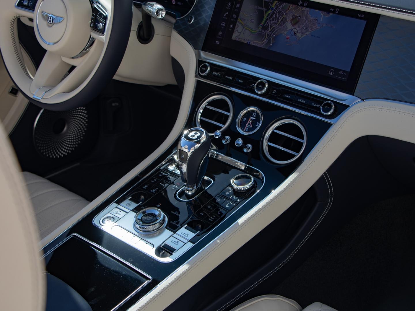 Image BENTLEY CONTINENTAL GTC Azure V8 4.0 550ch