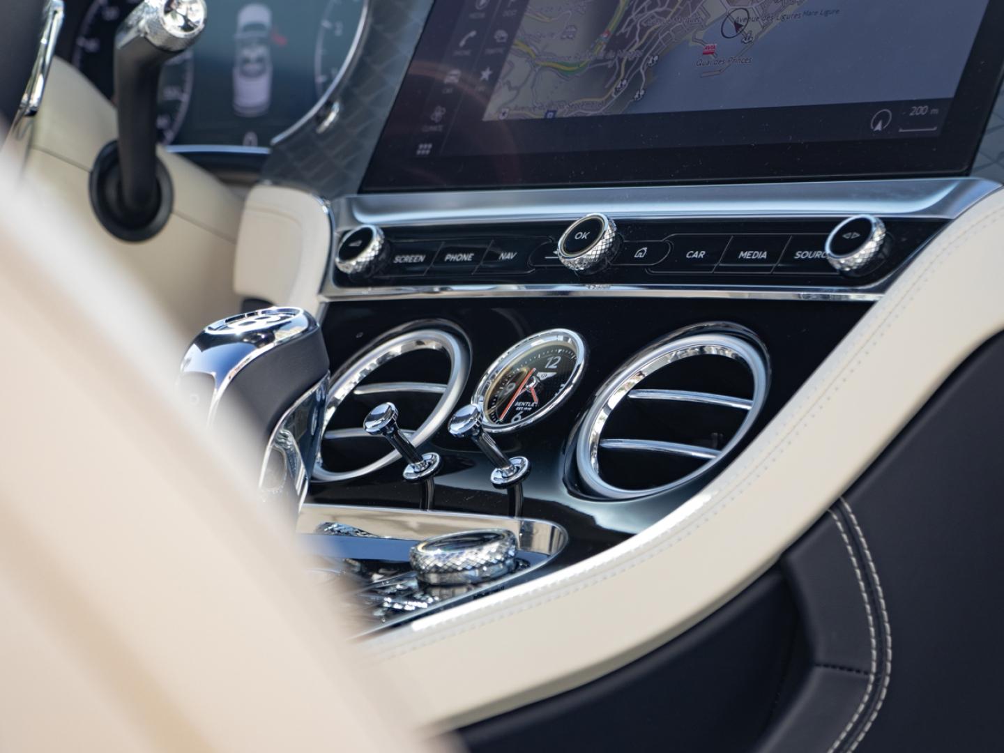 Image BENTLEY CONTINENTAL GTC Azure V8 4.0 550ch