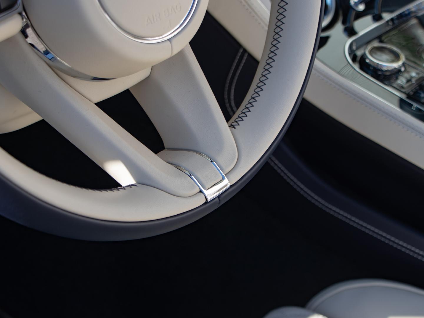 Image BENTLEY CONTINENTAL GTC Azure V8 4.0 550ch