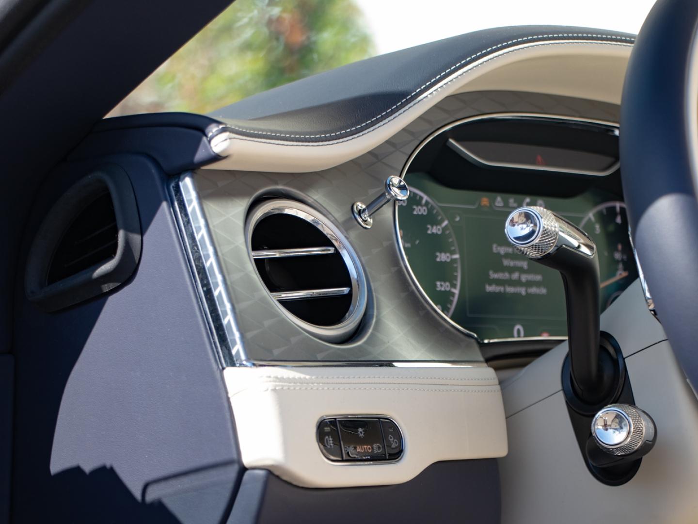 Image BENTLEY CONTINENTAL GTC Azure V8 4.0 550ch