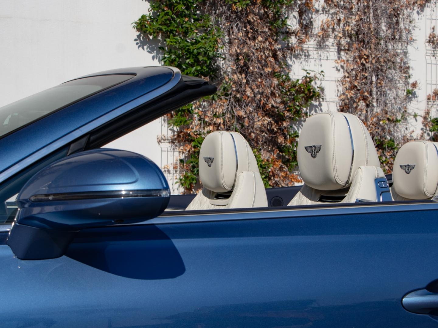 Image BENTLEY CONTINENTAL GTC Azure V8 4.0 550ch