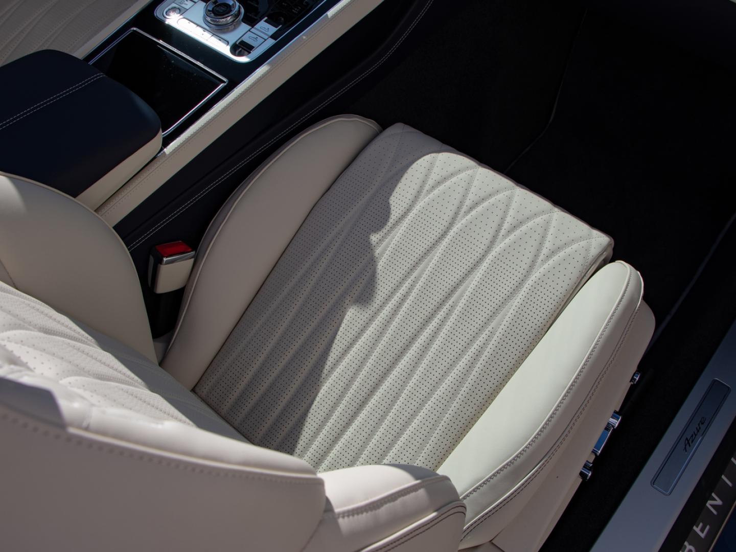 Image BENTLEY CONTINENTAL GTC Azure V8 4.0 550ch