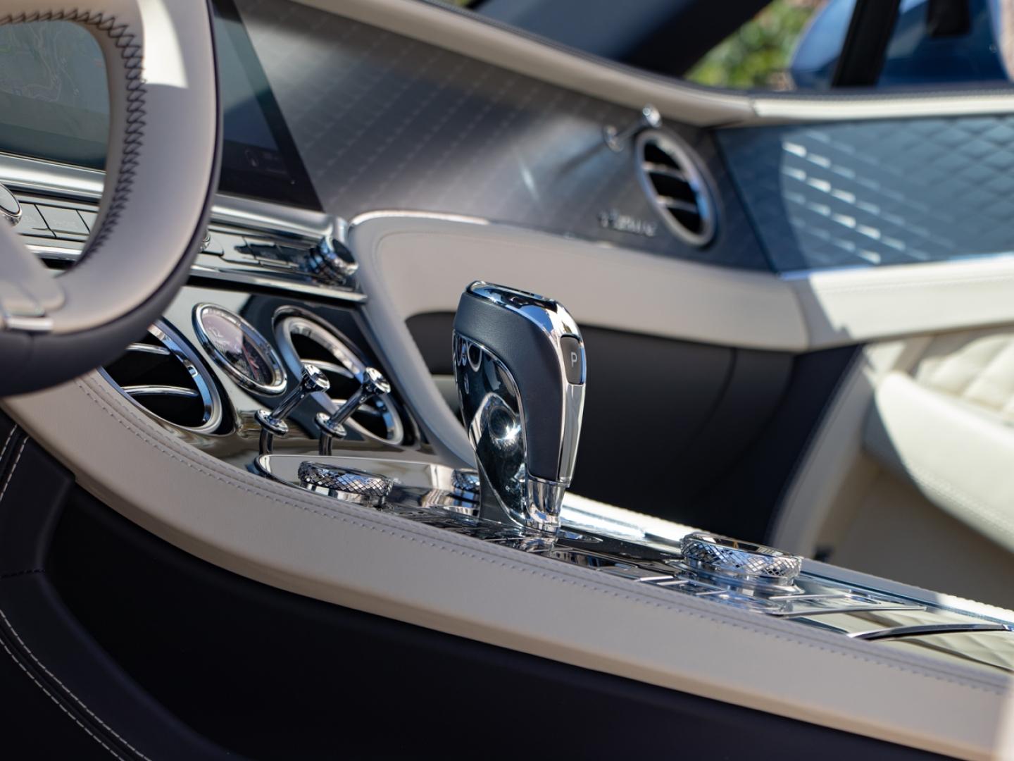 Image BENTLEY CONTINENTAL GTC Azure V8 4.0 550ch