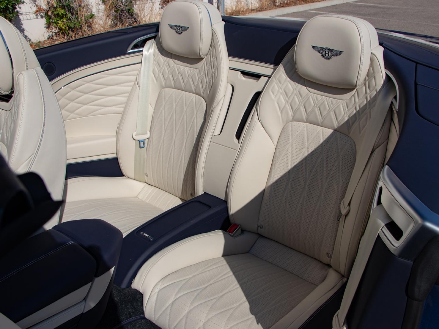 Image BENTLEY CONTINENTAL GTC Azure V8 4.0 550ch