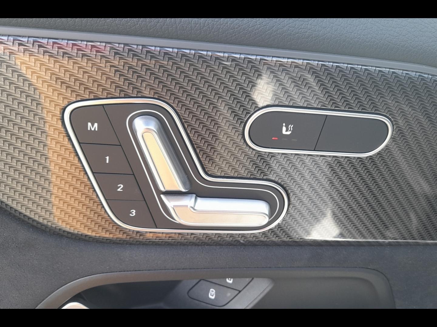 Image MERCEDES-BENZ GLA 200 d 150ch AMG Line 8G-DCT